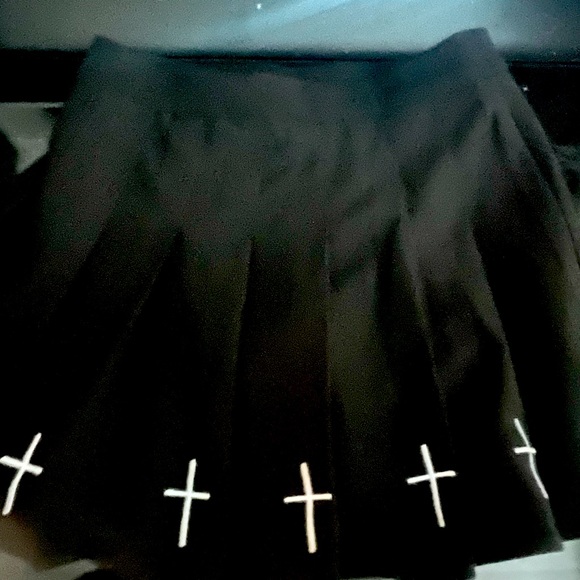 NWOT! Black, pleated Goth/Punk skirt! - Picture 1 of 3